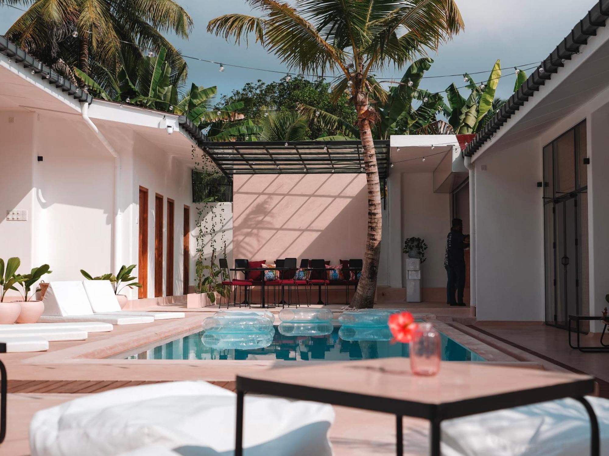 Animals Hotel Ahangama Ngoại thất bức ảnh