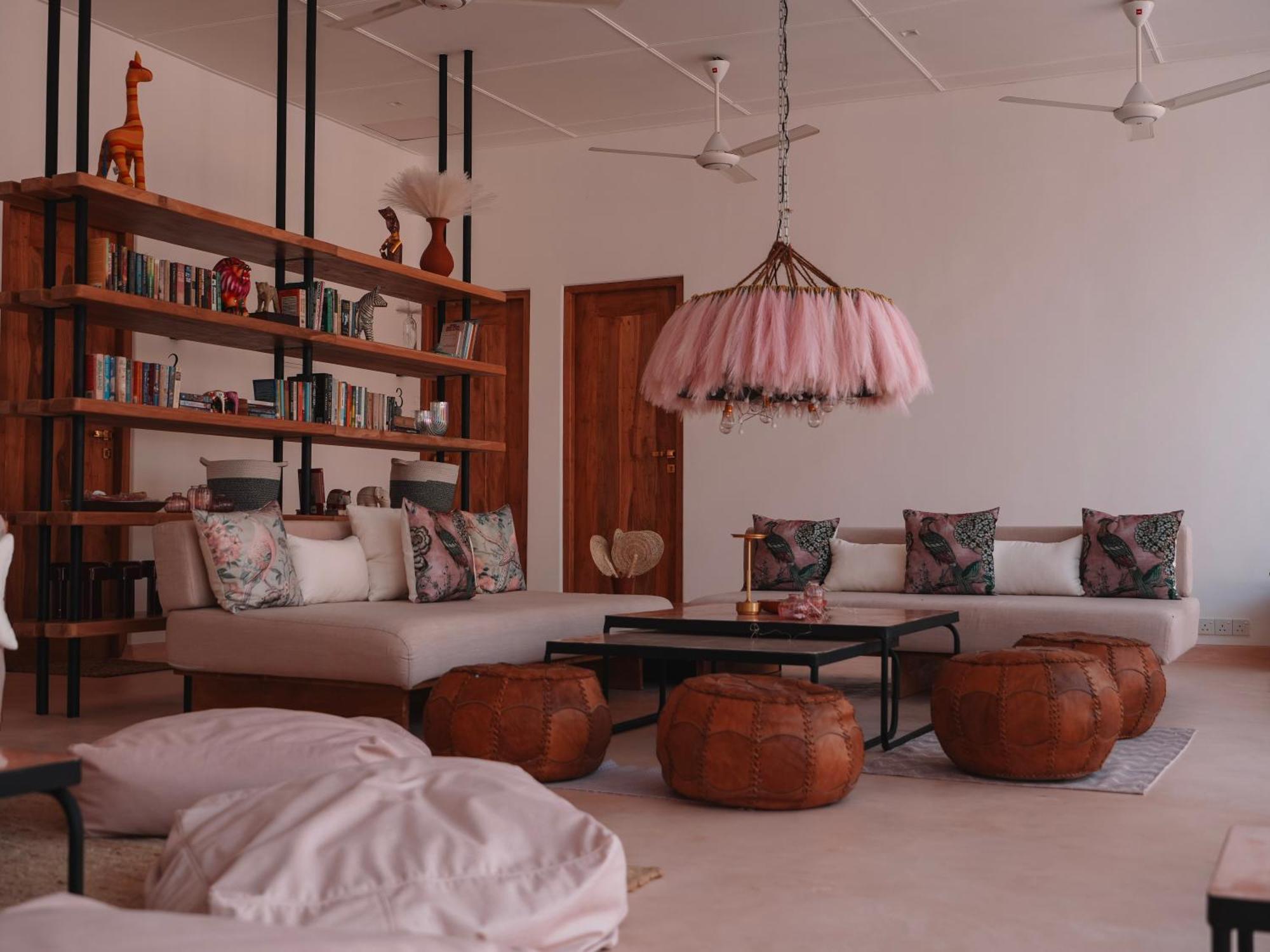 Animals Hotel Ahangama Ngoại thất bức ảnh