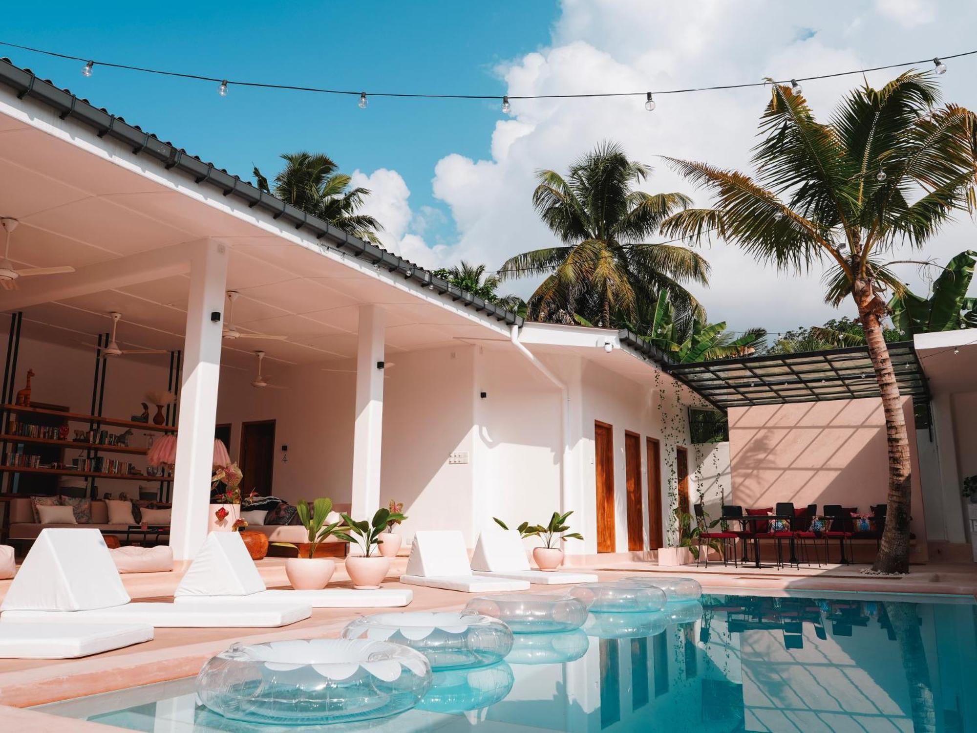 Animals Hotel Ahangama Ngoại thất bức ảnh