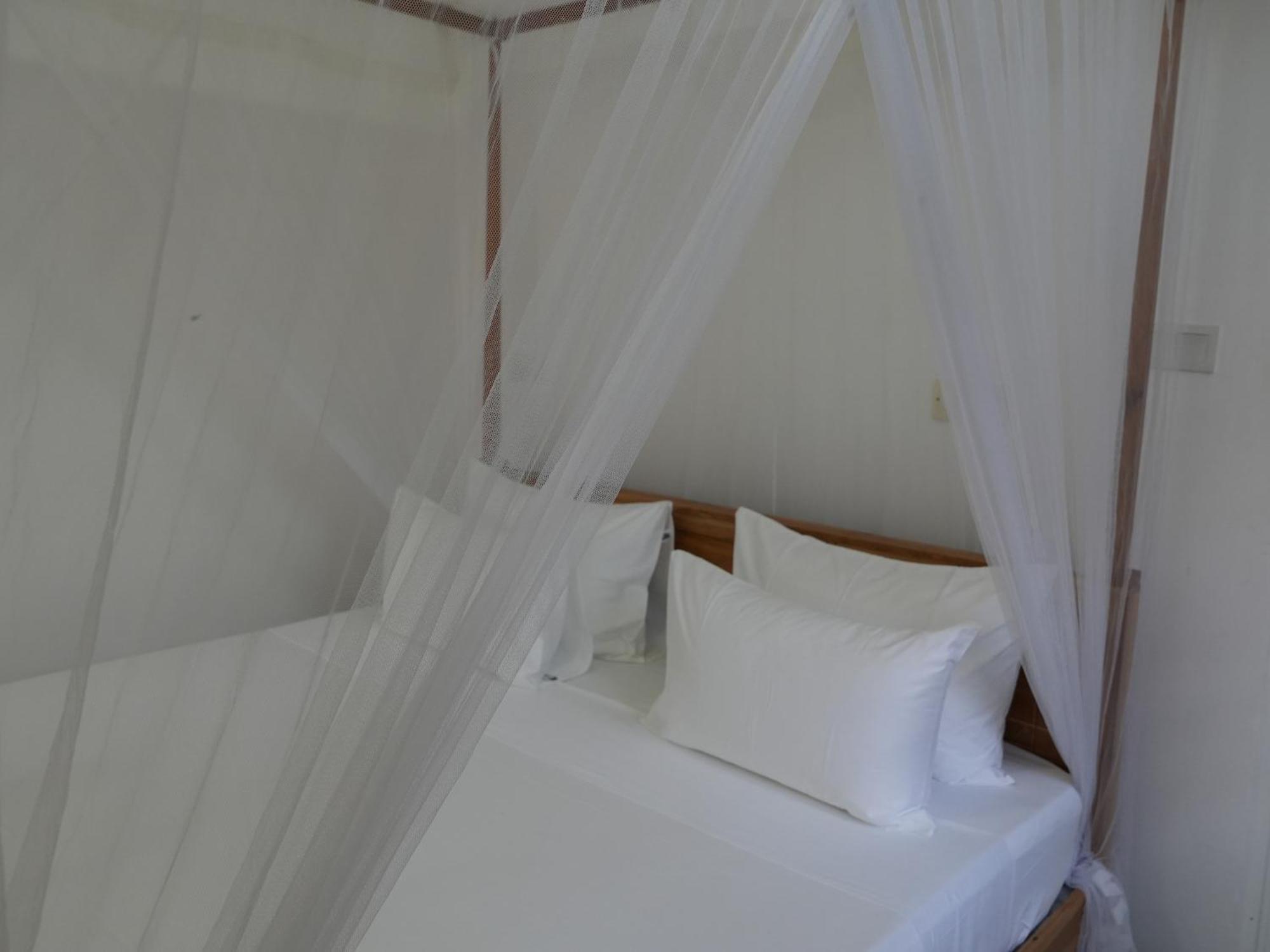 Animals Hotel Ahangama Phòng bức ảnh